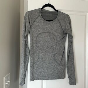 Lulu lemon gray long sleeve😇😇